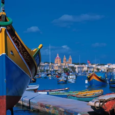 Penthouse In With Panoramic Views: 3 Bedrooms, 2 Baths Marsaxlokk