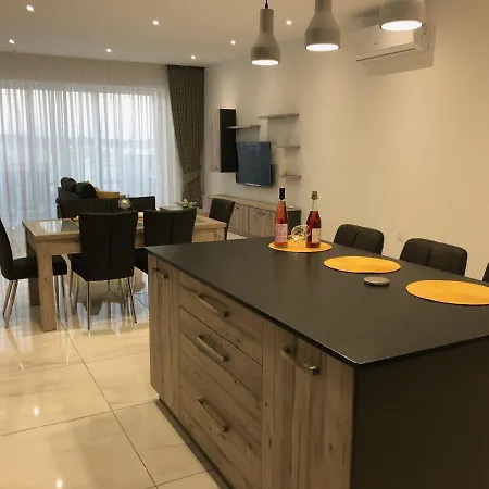 Penthouse In With Panoramic Views: 3 Bedrooms, 2 Baths Lejlighed