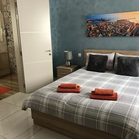 Penthouse In With Panoramic Views: 3 Bedrooms, 2 Baths *