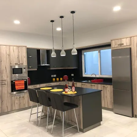 Apartment Penthouse In With Panoramic Views: 3 Bedrooms, 2 Baths