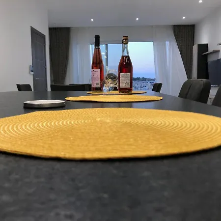 Penthouse In With Panoramic Views: 3 Bedrooms, 2 Baths Apartment